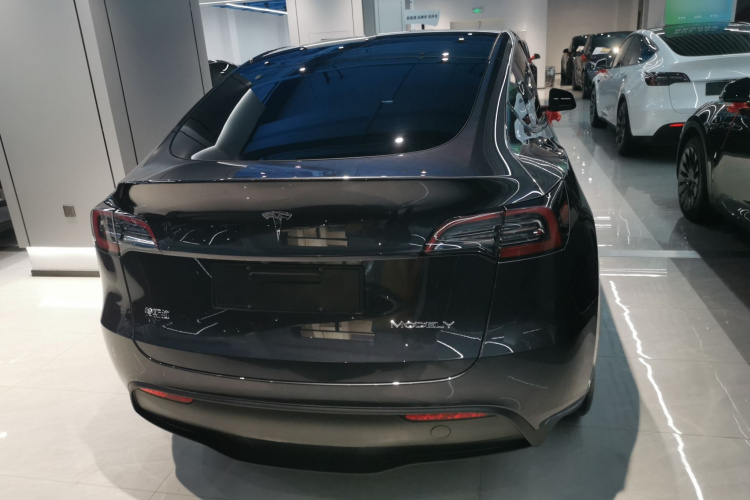 特斯拉 Model Y 2024款 后轮驱动版车身外观6