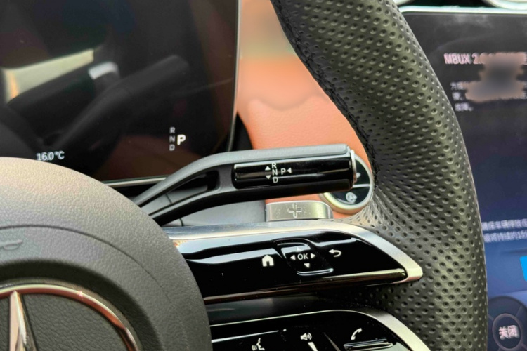 奔驰GLC 2023款 改款 GLC 260 L 4MATIC 豪华型 5座中控内饰7012