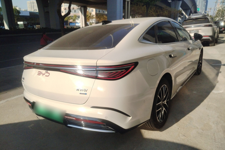 比亚迪 海豹07 DM-i 2025款 智驾版 DM-i 1.5L 125km 尊贵型车身外观7