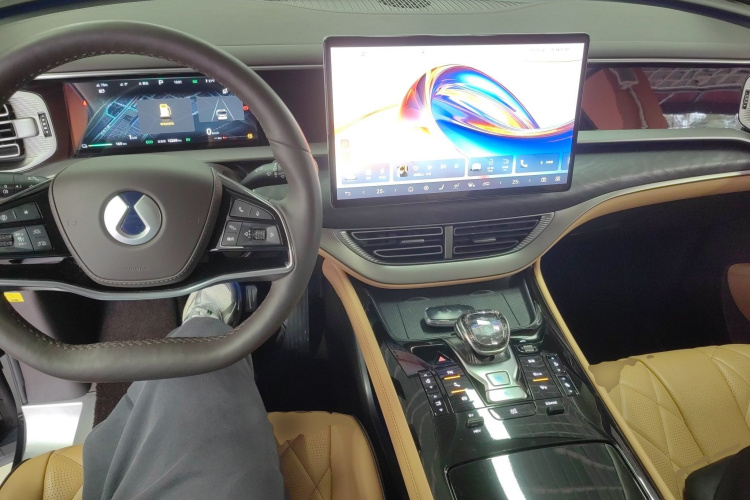 腾势D9 2024款 DM-i 980 四驱尊贵型中控内饰12