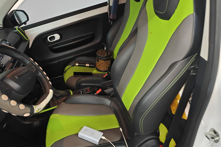 荣威 科莱威CLEVER 2021款 302km新四座超能版中控内饰7004