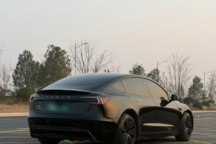 特斯拉 Model 3 2023款 后轮驱动版车身外观6004