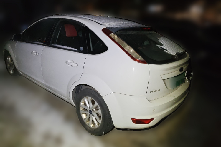 福特 福克斯 2013款 两厢经典 1.8L 手动基本型车身外观5