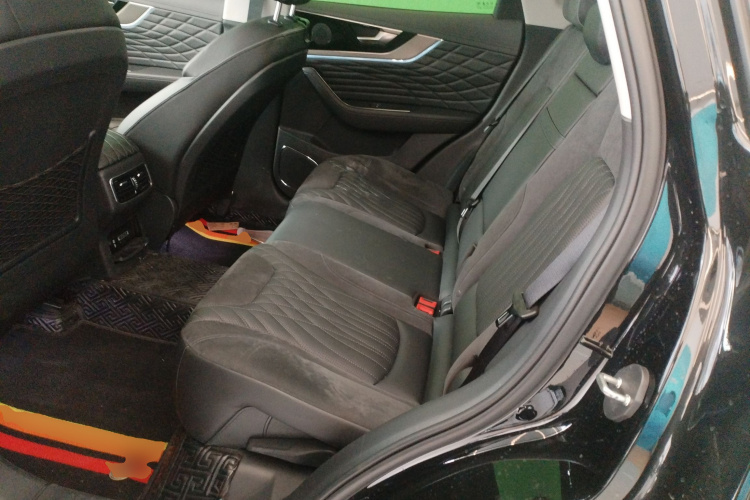 红旗HS5 2022款 改款 2.0T 智联旗享版中控内饰21