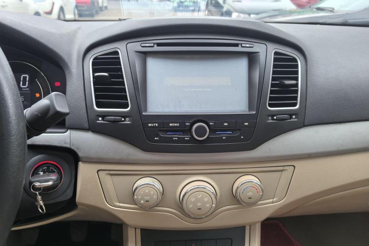 荣威350 2015款 1.5L 手动豪华天窗版中控内饰7003