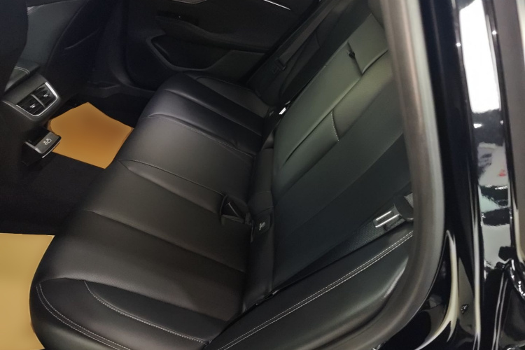 别克 君越 2025款 28T 白金版中控内饰21