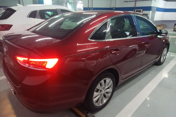 别克 英朗 2021款 改款 典范 1.5L 自动精英型车身外观7