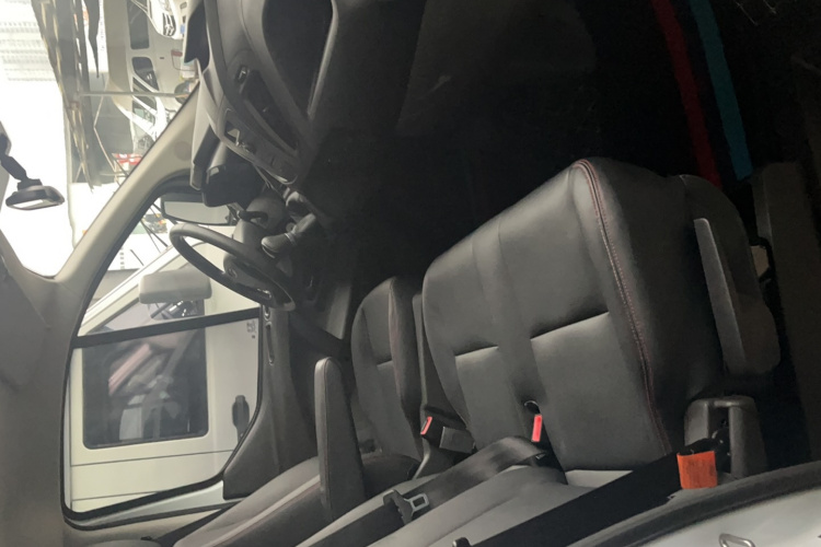 福特 全顺 2017款 2.0T汽油多功能商用车中轴中顶国V中控内饰7004