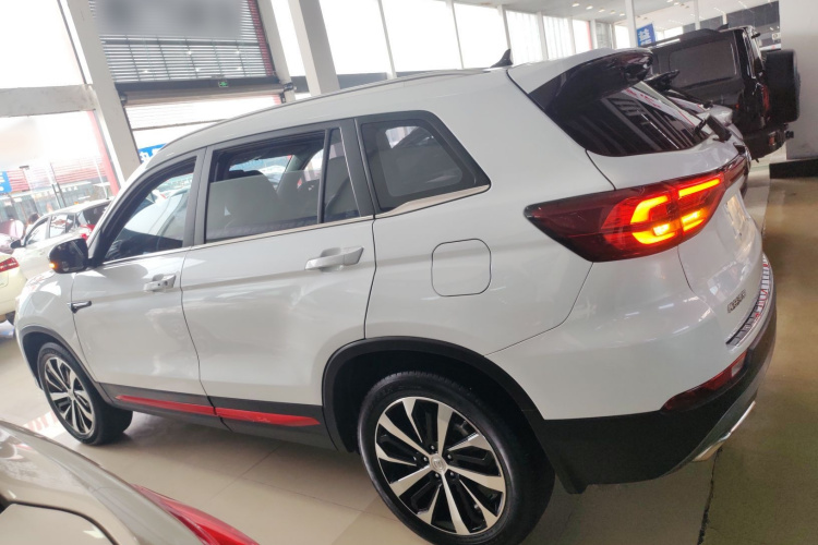 长安CS75 2021款 荣耀百万版 280T DCT领航型车身外观4