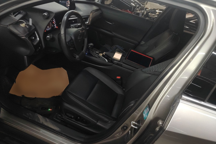 雷克萨斯UX 2020款 260h 探·酷版中控内饰19