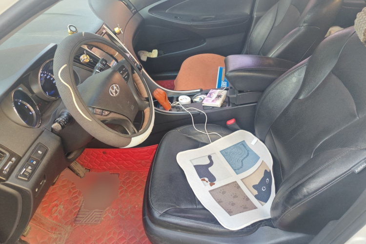 现代 索纳塔 2011款 2.0L 自动豪华版中控内饰19