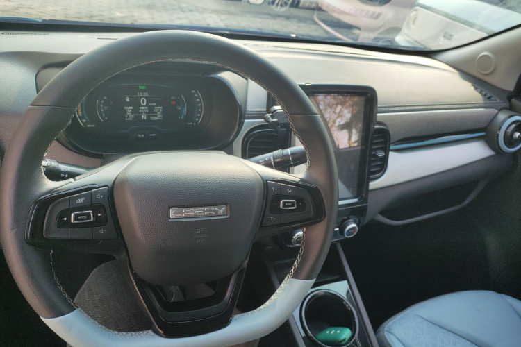 奇瑞 小蚂蚁 2022款 甜粉款 全糖版 磷酸铁锂 29.2kWh 30kW 301km中控内饰12