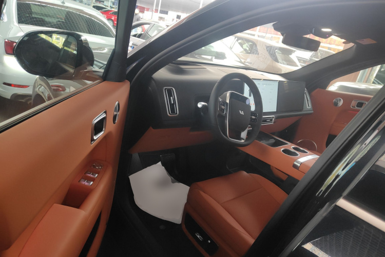 理想汽车 理想L9 2025款 Ultra 智能焕新版中控内饰7003