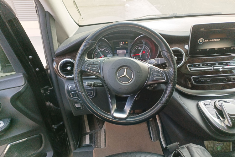 奔驰V级 2018款 V 260 尊贵版 国VI中控内饰13