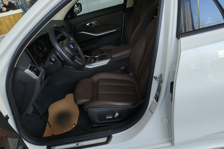 宝马3系 2023款 325Li M运动曜夜套装中控内饰19