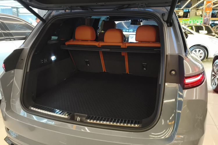 理想汽车 理想L7 2025款 Pro 智能焕新版机舱底盘23