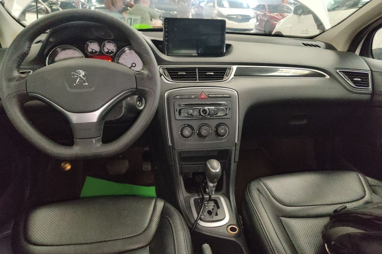 标致308 2014款 乐享版 经典 1.6L 自动优尚型中控内饰12