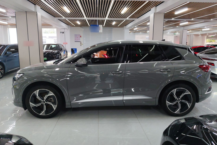 奥迪Q4 e-tron 2023款 40 e-tron 创境版车身外观4