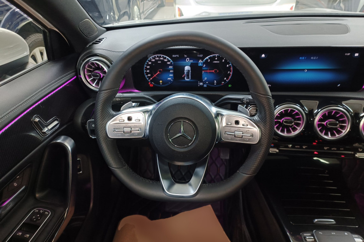 奔驰A级 2022款 改款三 A 200 L 运动轿车时尚型局部细节13