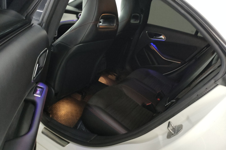 奔驰CLA 2018款 CLA 220 4MATIC中控内饰21