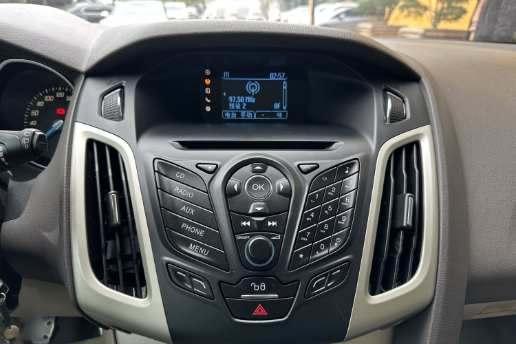 福特 福克斯 2012款 两厢 1.6L 手动风尚型局部细节16