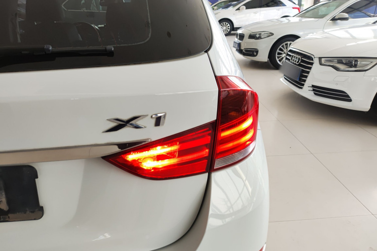 宝马X1 2013款 sDrive18i 领先型车身外观9