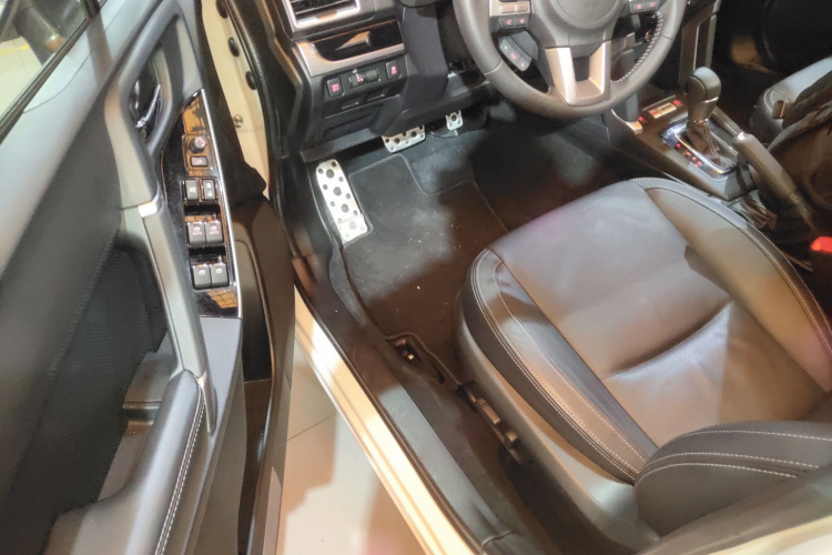 斯巴鲁 森林人 2018款 2.0i 时尚导航版中控内饰7003