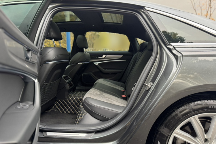 奥迪A6L 2022款 45 TFSI 臻选动感型中控内饰7001