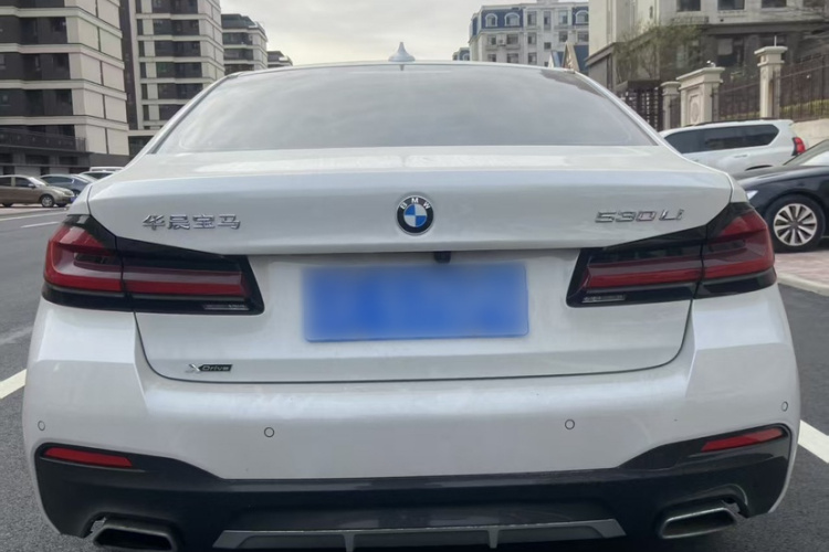 宝马5系 2022款 改款二 530Li xDrive M运动套装车身外观6004