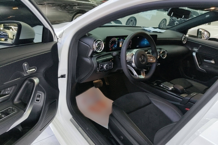 奔驰A级 2021款 A 200 L 运动轿车时尚型中控内饰7003