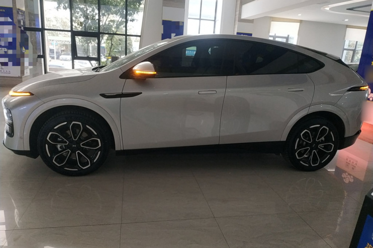 小鹏G6 2025款 625 长续航 Max 科技版车身外观4