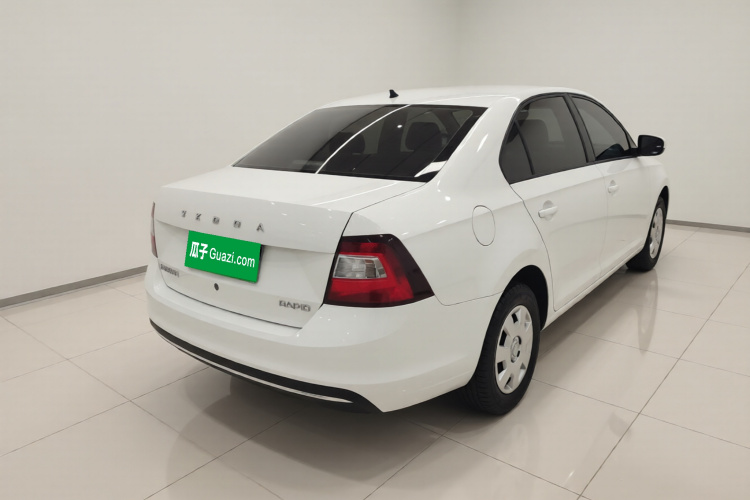 斯柯达 昕锐 2019款 改款 1.5L 手动标准版 国VI车身外观7