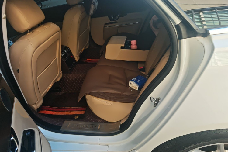 捷豹XJ 2014款 XJL 2.0T 两驱典雅商务版中控内饰21