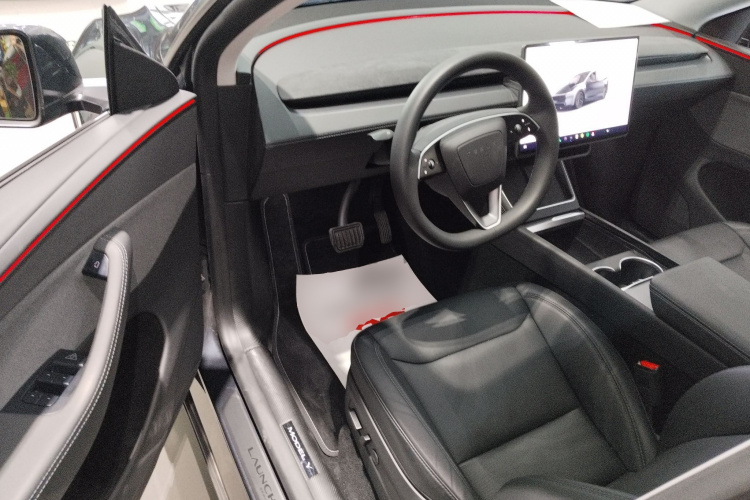 特斯拉 Model Y 2025款 后轮驱动 首发版中控内饰20