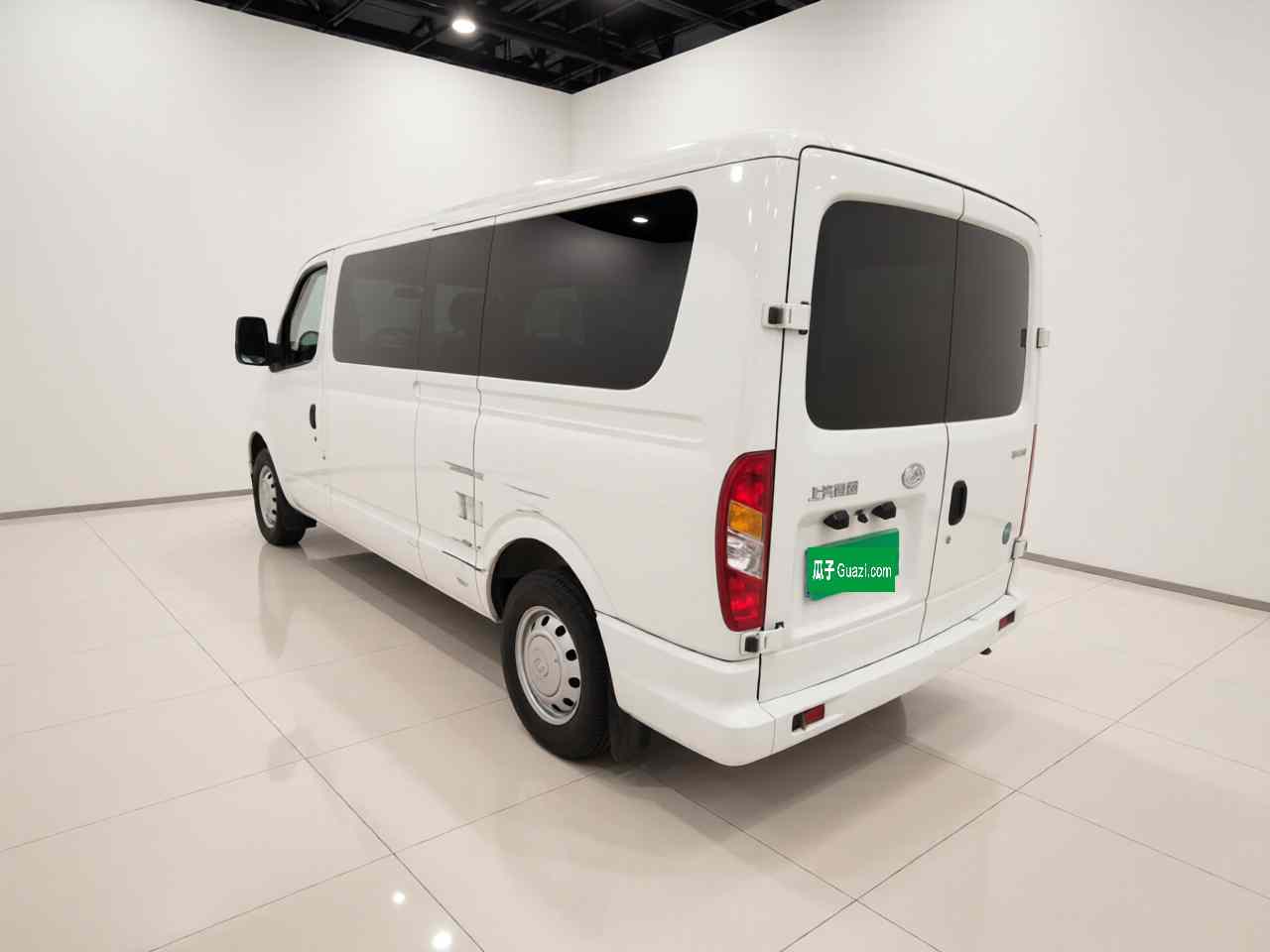 上汽大通MAXUS 新途V80 2024款 傲运通超值版 6MT 长轴超低顶127Ps 6/7/8/9座(4)