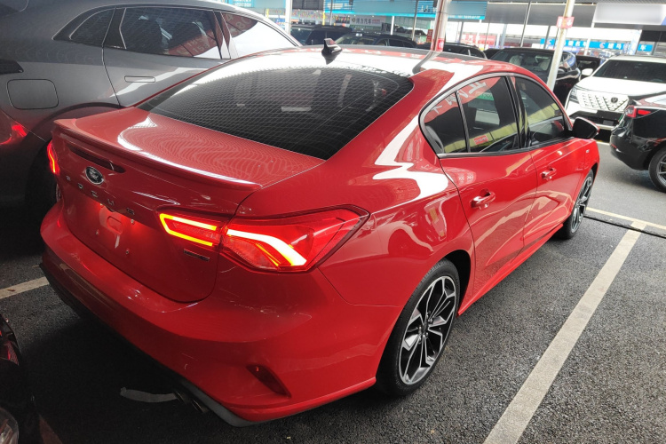 福特 福克斯 2020款 三厢 EcoBoost 180 自动ST Line车身外观6005