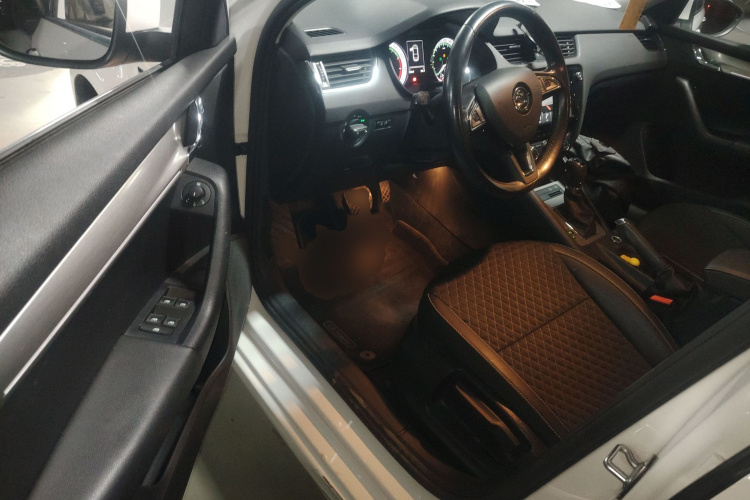 斯柯达 明锐 2018款 1.6L 自动豪华版中控内饰7003