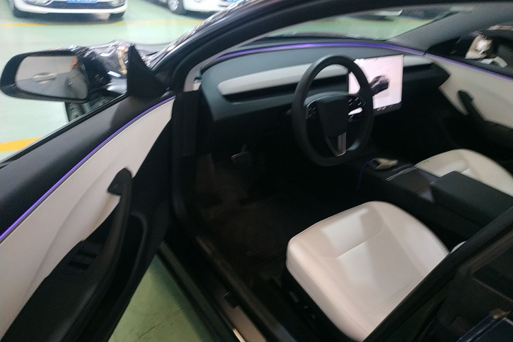 特斯拉 Model 3 2023款 后轮驱动版中控内饰7003