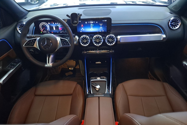 奔驰GLB 2025款 GLB 220 动感型中控内饰12