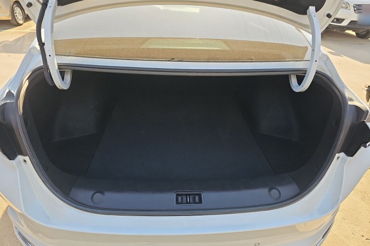 东风风神 奕炫MAX 2023款 1.5T 超能型爸版机舱底盘23