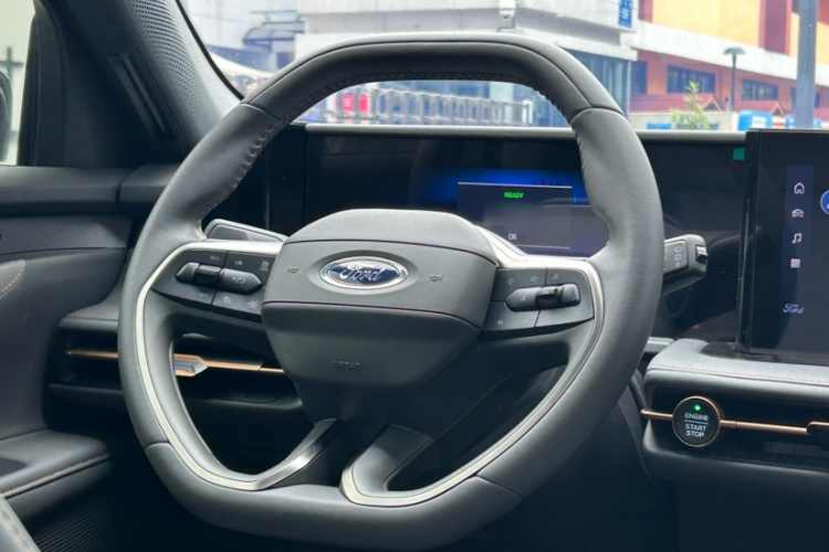 福特 2023款 锐界L 2.0T EcoBoost E混动四驱七座至尊型局部细节13