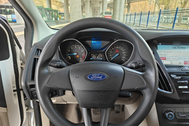 福特 福克斯 2015款 三厢 1.6L 自动舒适型中控内饰7005