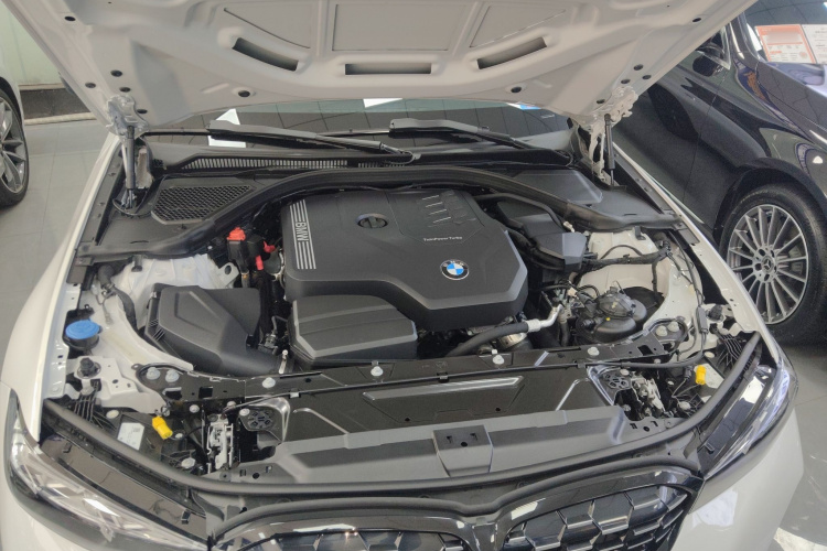 宝马3系 2023款 325Li M运动曜夜套装机舱底盘24