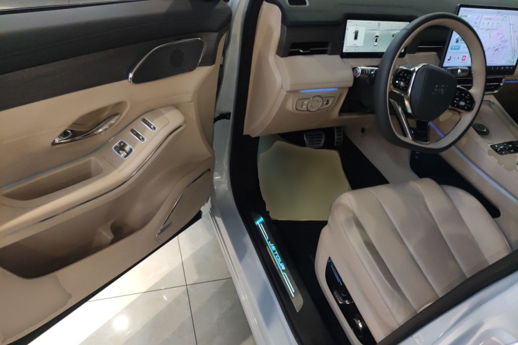 捷途山海L9 2025款 1.5TD 2DHT 旗舰版 6座中控内饰7003