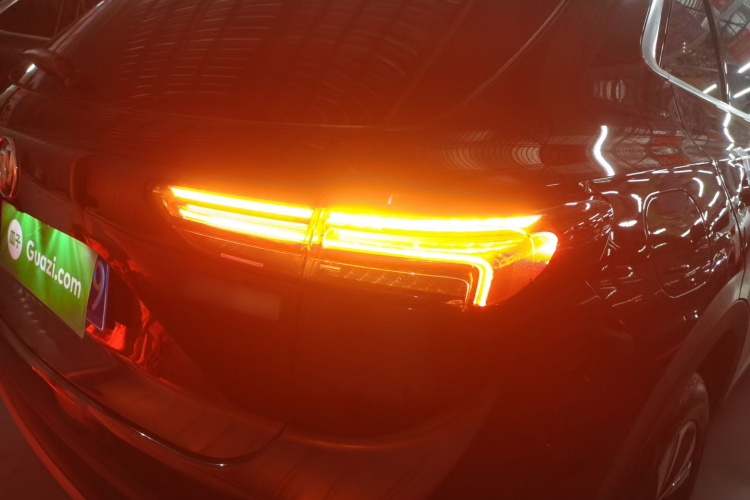 别克 2022款 改款 昂科威S 552T 两驱豪华型车身外观9