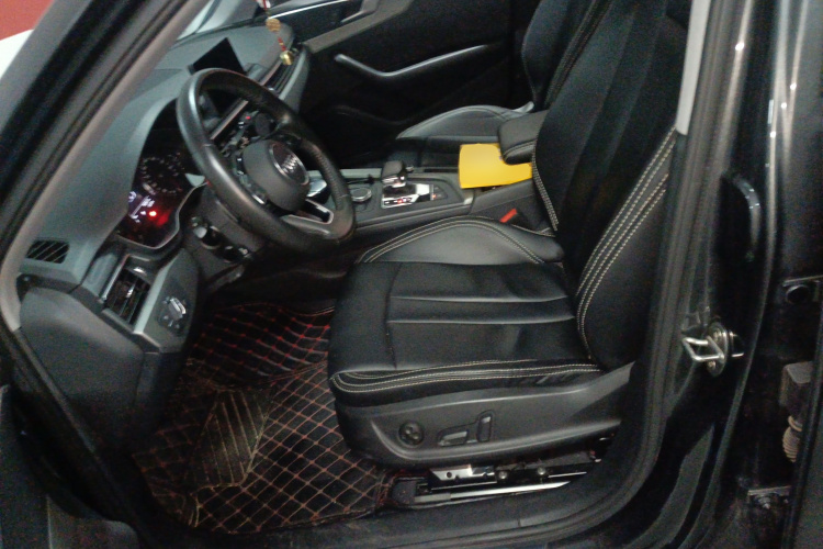 奥迪A4L 2019款 40 TFSI 进取型 国VI中控内饰19