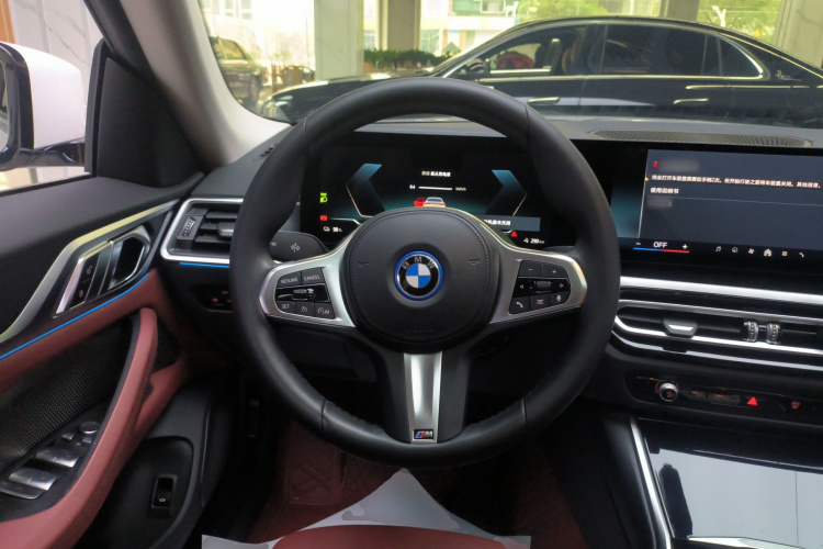 宝马i4 2023款 eDrive35中控内饰13