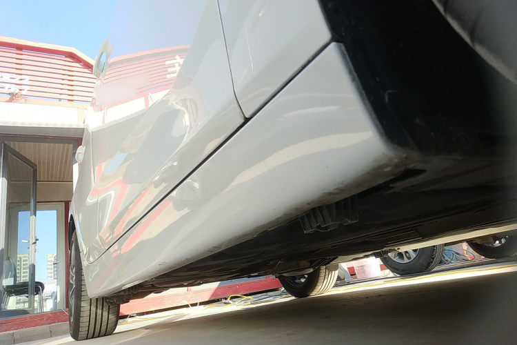 宝马2系旅行车 2016款 218i 运动设计套装局部细节9001