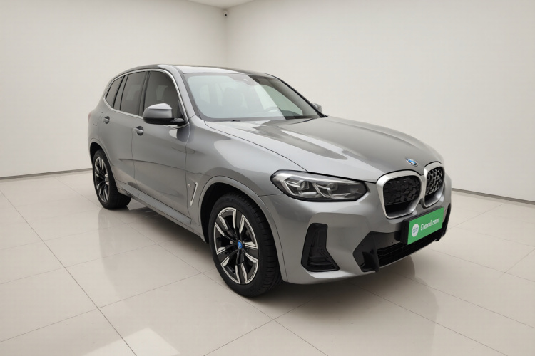 宝马iX3 2024款 领先型车身外观3