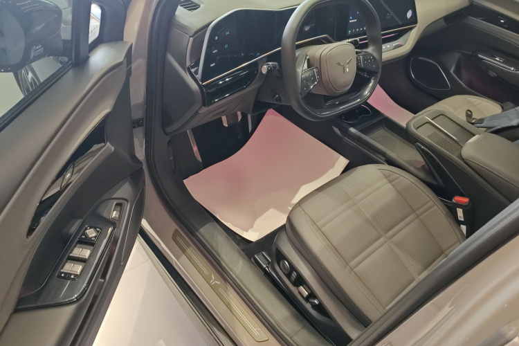 红旗EH7 2024款 760 Pro+ 四驱版中控内饰7003